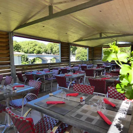 Hotel Logis Emeraude 2*