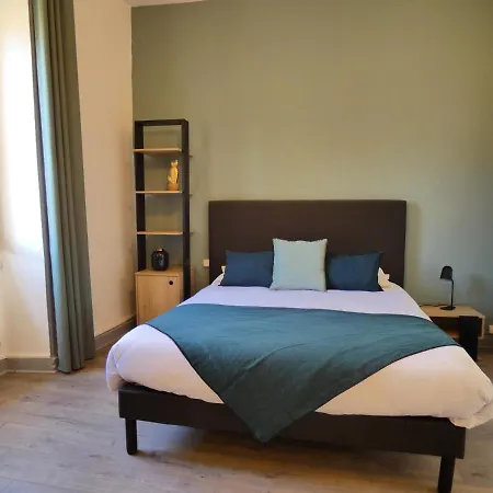 Hotel Logis Emeraude 2*