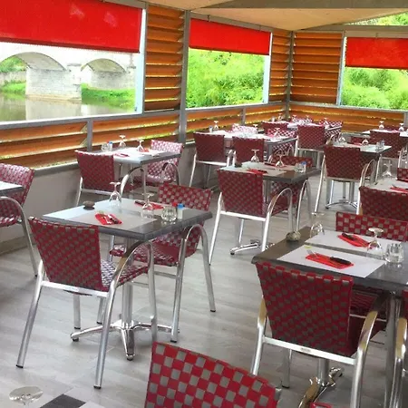 Hotel Logis Emeraude 2*