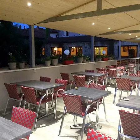 Logis Emeraude 2* Confolens