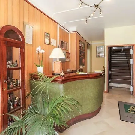 Logis Emeraude Hotel Confolens