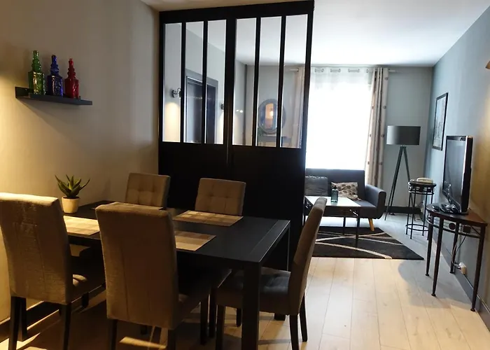 Hotel Logis Emeraude 2*